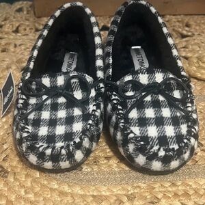 Minnetonka Women Moccasins in Black and White Checkered Pattern